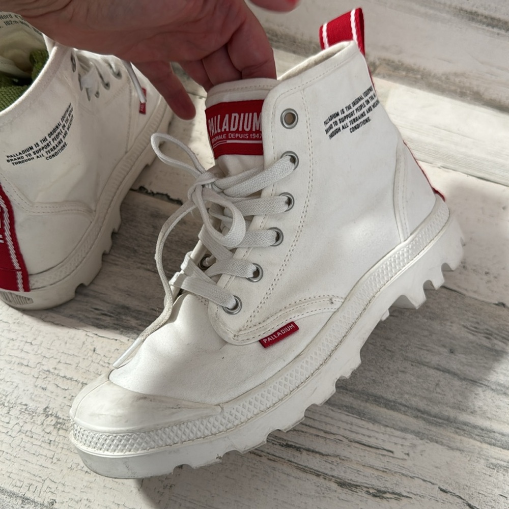 NIB PAMPA DARE WHITE CANVAS‎ BOOTS BY PALLADIUM